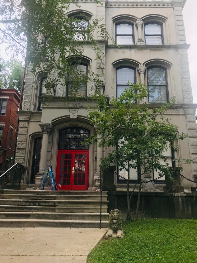 Foto principal - 418 W Ormsby Ave