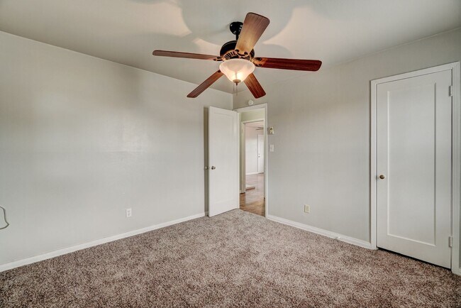 Foto del edificio - 2 Bed 1 Bath Duplex in MWC