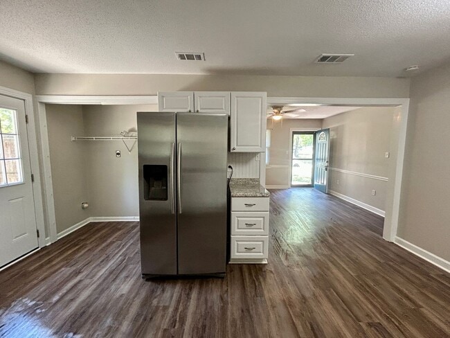 Foto del edificio - 4 bedroom/1.5 bathroom in Savannah, GA