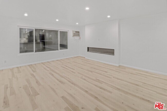 Foto del edificio - 1222 N Olive Dr