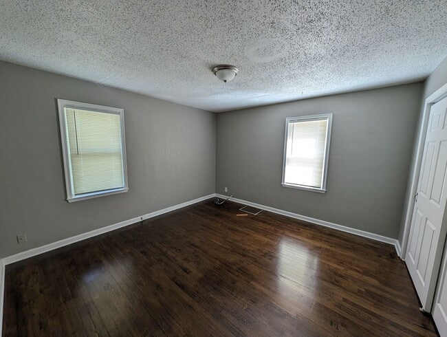 Building Photo - 500 W Southside Blvd