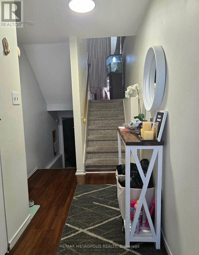 Building Photo - 222 Pearson St