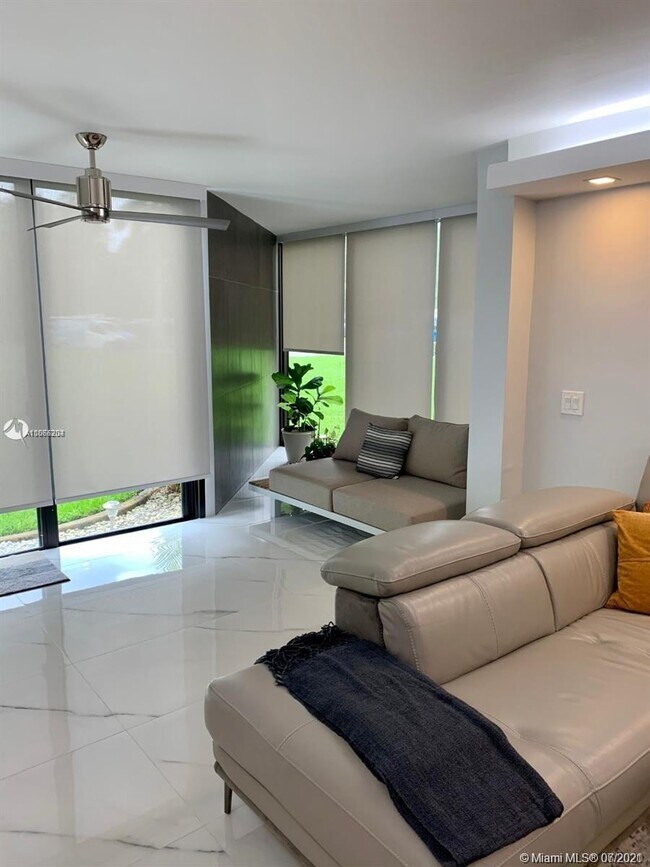 Foto del edificio - 16175 Golf Club Rd