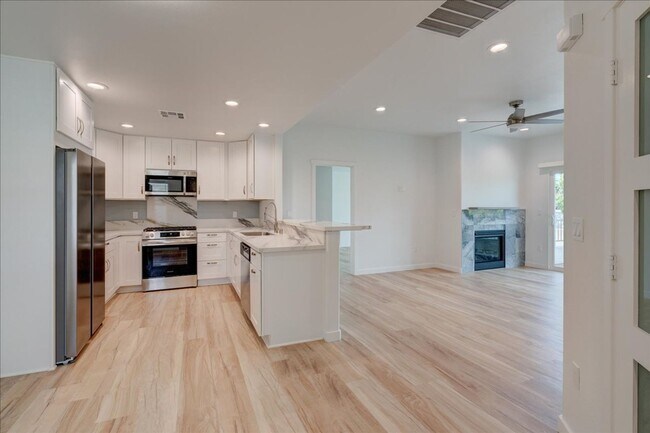 Building Photo - 545 Lands End Way