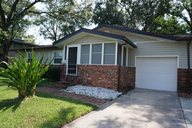 Building Photo - 5011 E Romilly Dr