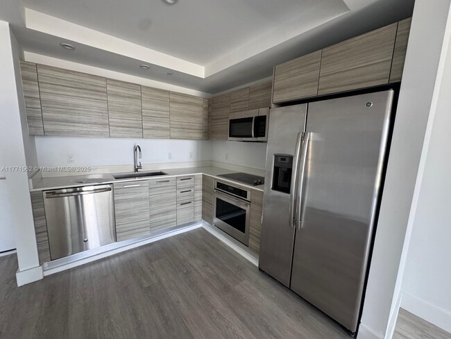 Foto del edificio - 121 NE 34th St