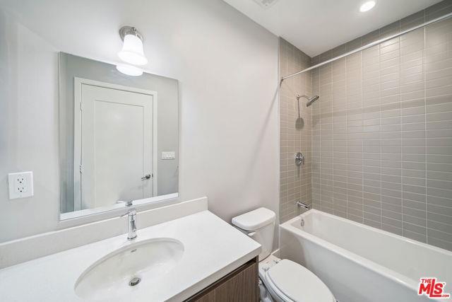 Foto principal - 1223 Hayworth Ave