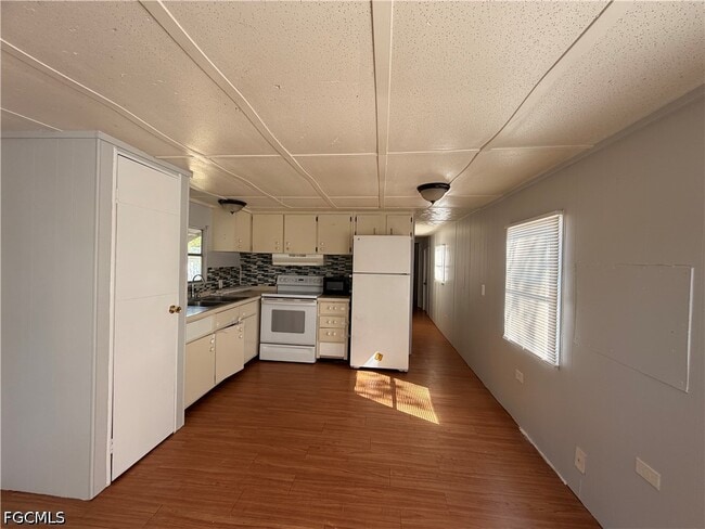 Building Photo - 8028 Breeze Dr