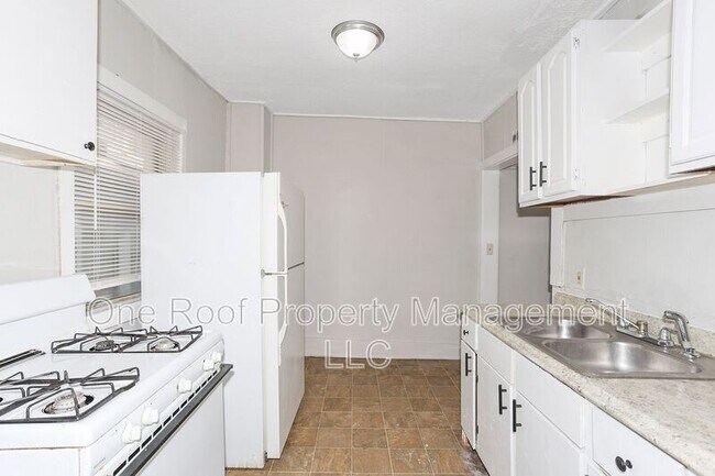Foto del edificio - 3228-3230 E 8th St