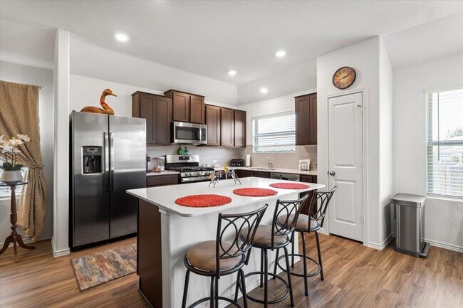 Foto del edificio - 3113 Fresh Spring Rd