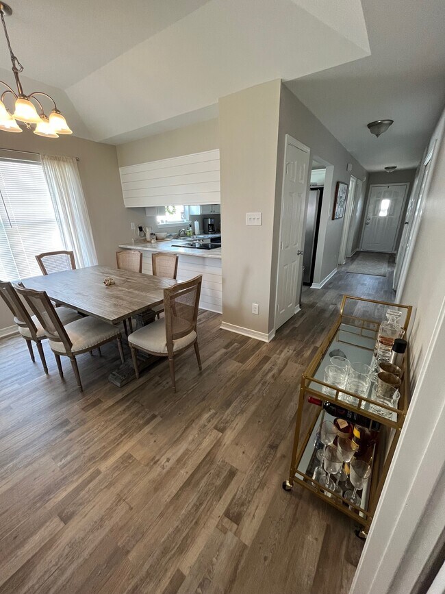 Building Photo - 412 Belle Chase Ct S