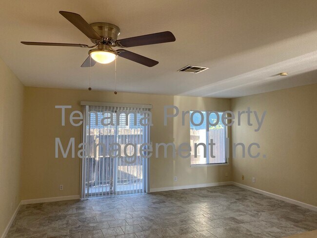Foto del edificio - 1070 Lakeside Dr