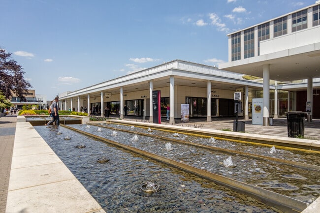 The nearby Oakbrook Center is one of the most renowned outdoor malls.