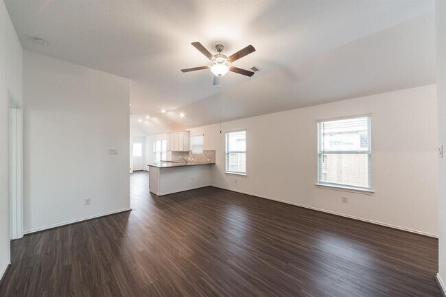 Foto del edificio - 26050 Steele Flower Dr