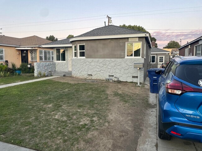 Foto del edificio - 2434 Iowa Ave
