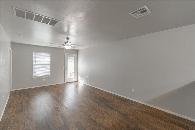 Foto del edificio - 2132 Buena Vida Ln