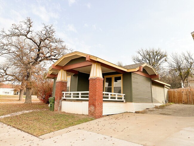 Foto del edificio - Beautiful Downtown 3 bedroom home