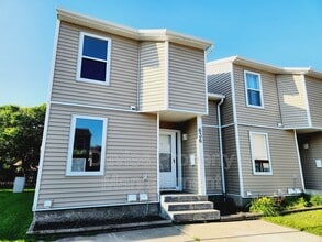 Building Photo - 636 Saddleback Rd NW
