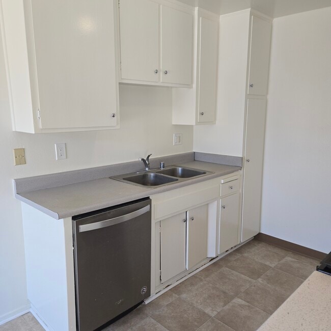 Foto del edificio - 2613 Andover Ave