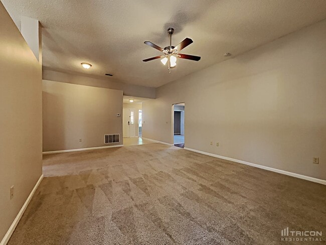 Building Photo - 3925 Hideaway Lane