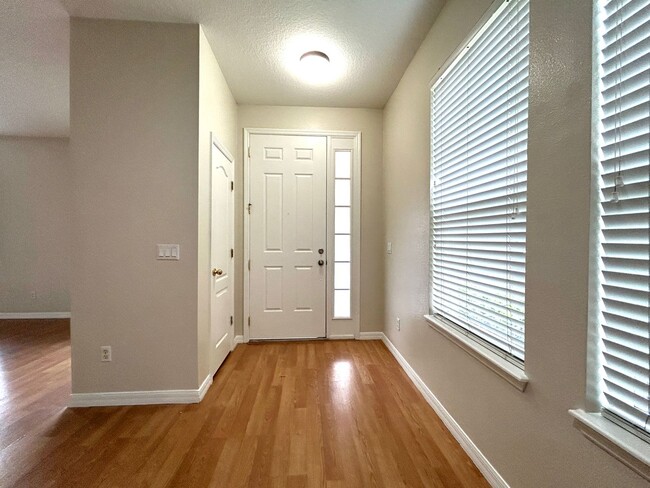 Foto del edificio - Beautiful Townhome in Lake Nona