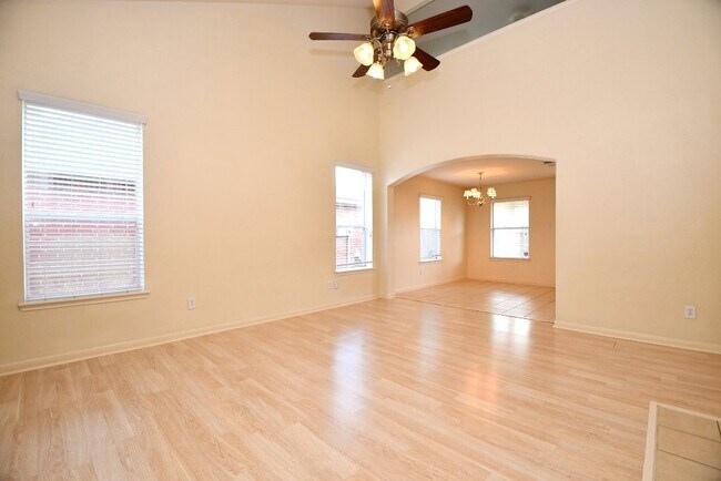 Foto del edificio - 1905 Creek Run Dr