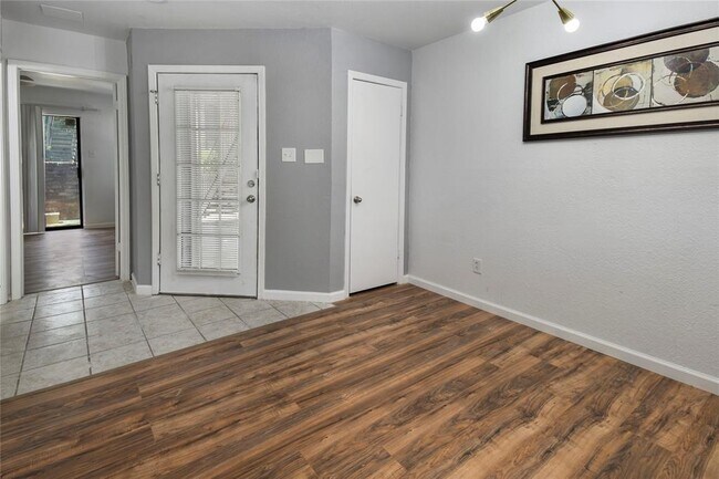 Building Photo - 3402 Country Club Dr W