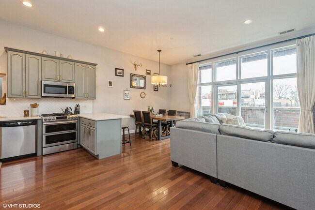 Foto del edificio - 1395 N Milwaukee Ave