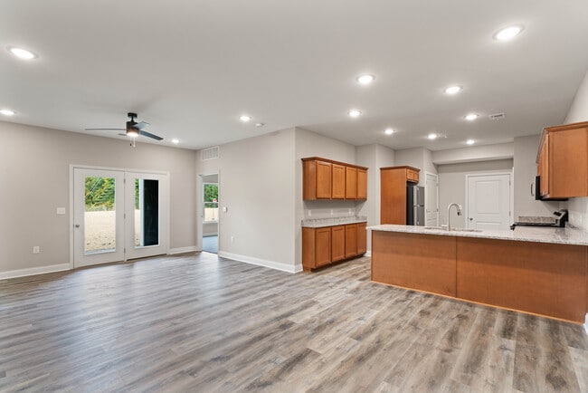 Building Photo - Adelyn Apartments