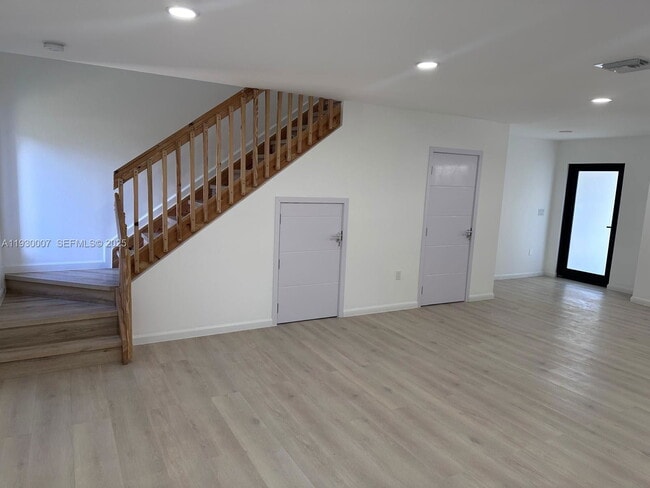 Foto del edificio - 574 NW 7th St