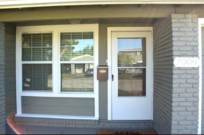 Building Photo - 2009 Neumann Dr