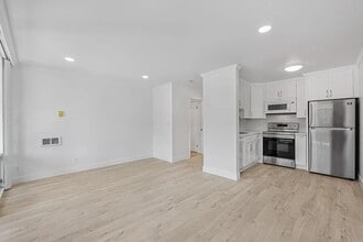 Building Photo - 1614 Hudson St