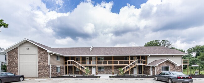 Building Photo - 1221 N Logan Ave