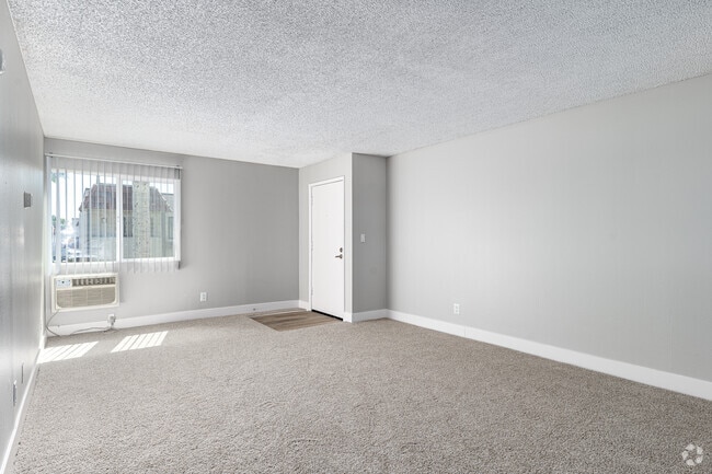 2BR, 2BA - 860SF - Living Room - Encasa Norwalk