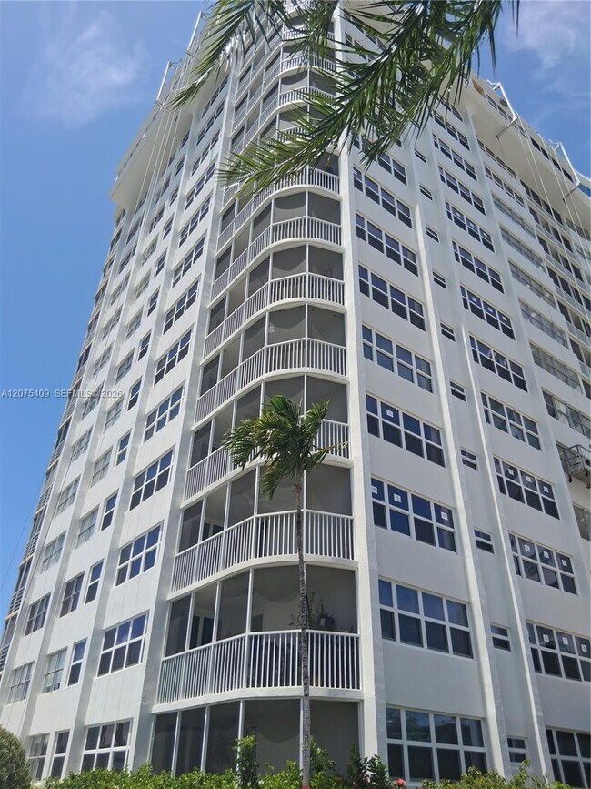 Foto del edificio - 100 Golden Isles Dr