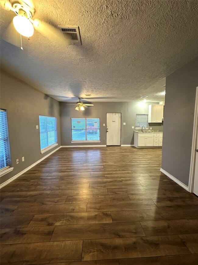 Foto del edificio - 8611 Findlay St