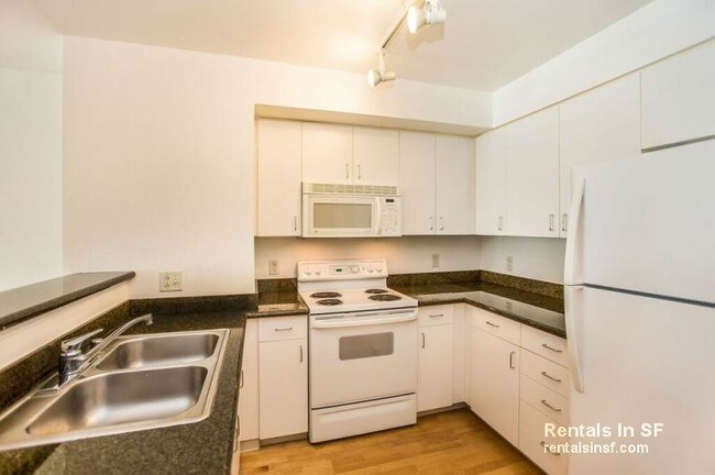 Building Photo - 8100 Oceanview Terrace