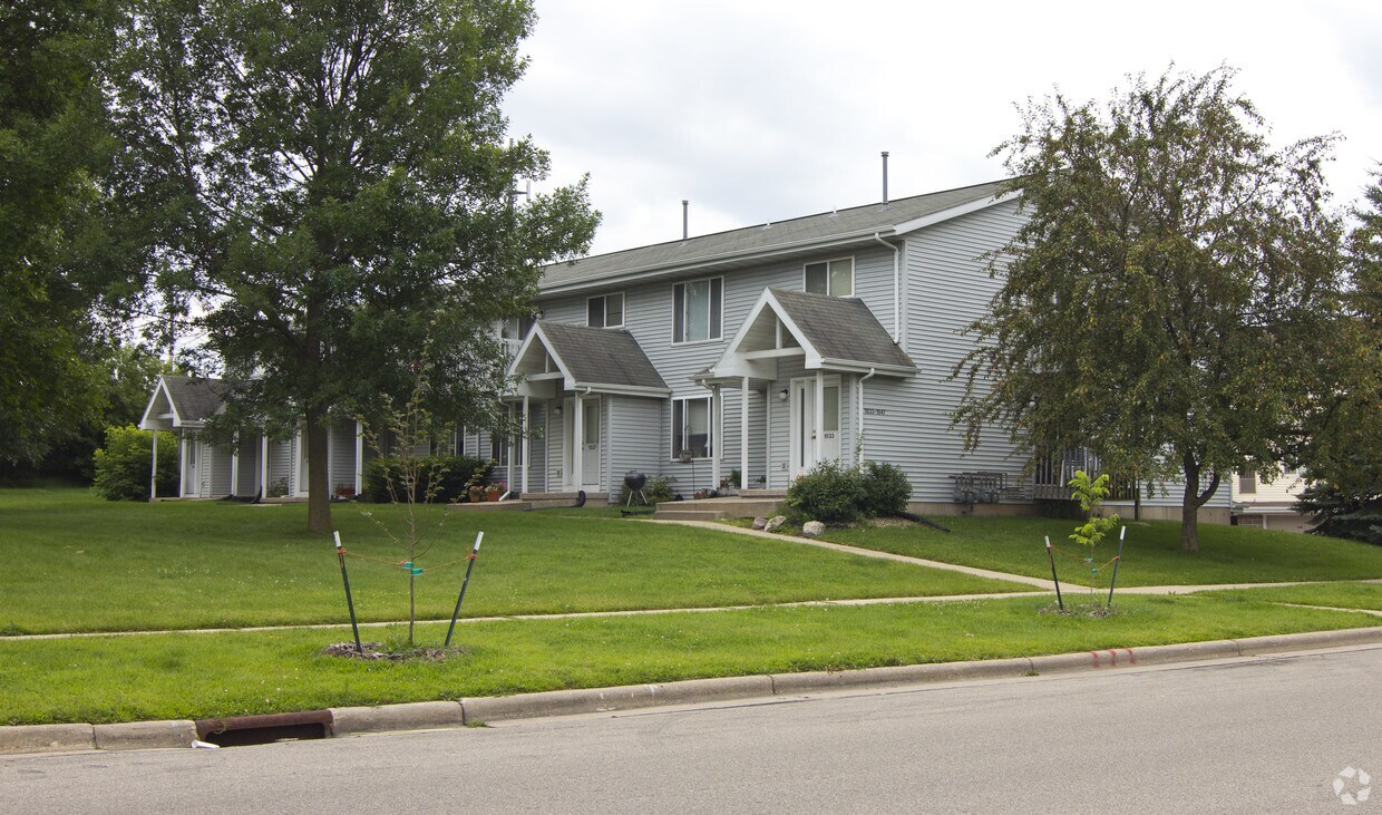 18331841 Jackson St, Stoughton, WI 53589 Apartments in Stoughton, WI