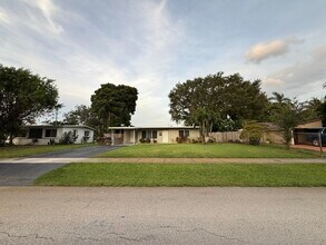 Building Photo - 2316 SW 35th Ave