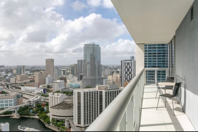 Foto del edificio - 501 Brickell Ave