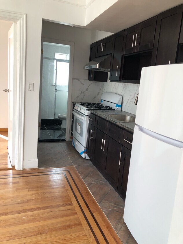 Foto principal - 6320 Haring St