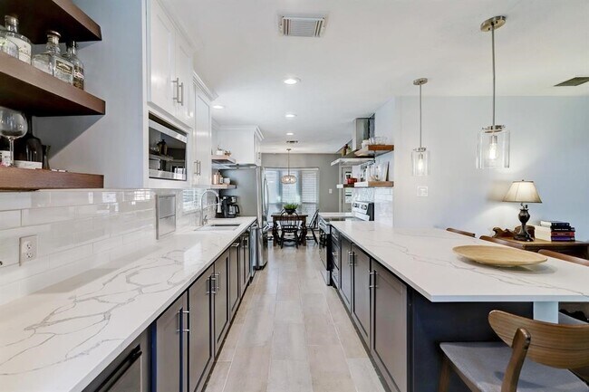 Foto del edificio - 9738 Derrik Dr