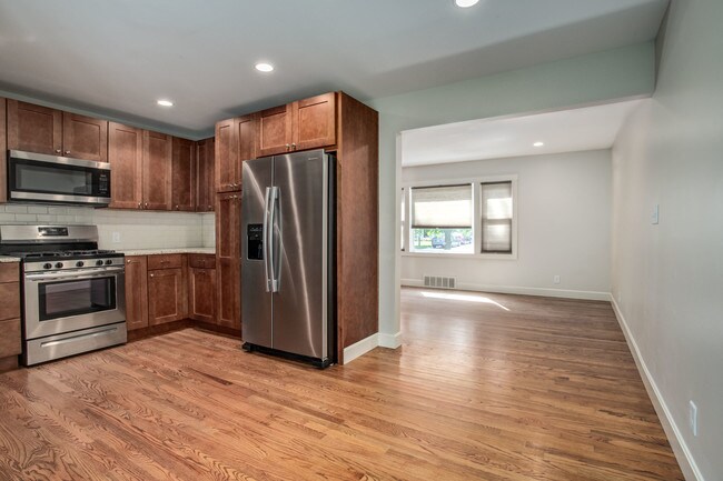 Foto del edificio - 6038 Juniper Dr