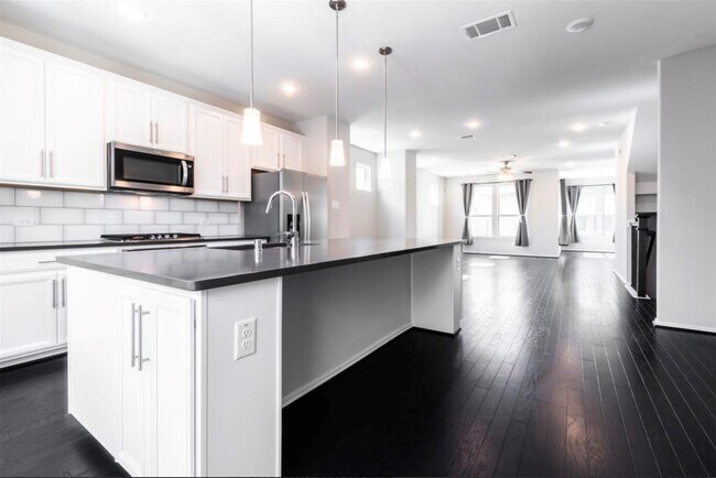 Foto del edificio - 3108 Roseland Terrace Ln