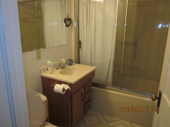 Foto del edificio - 626 E Bloomington St