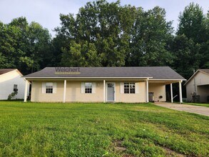 Building Photo - 3704 Shelby Dr