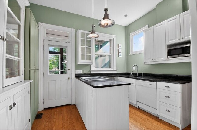 Foto del edificio - 1319 Massachusetts Ave SE