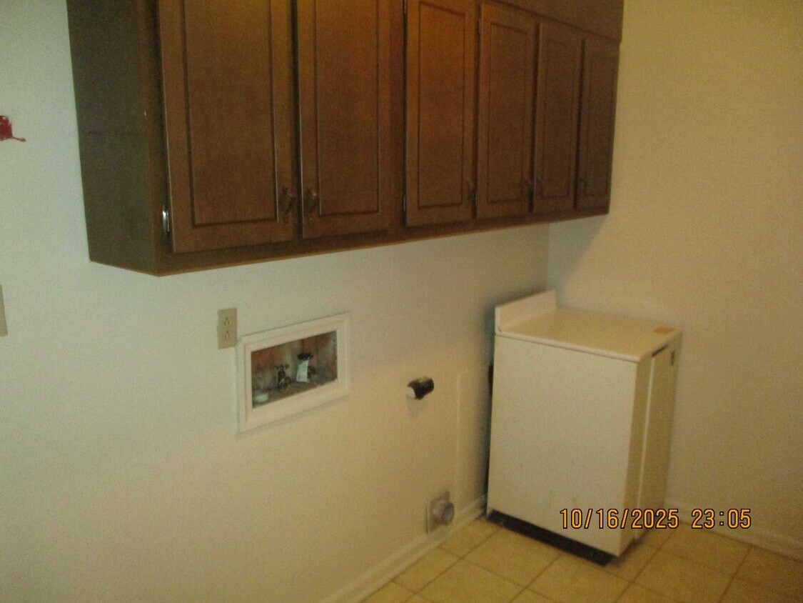 Building Photo - 2024 Oglethorpe Ave