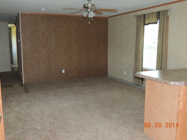 Building Photo - 203 2nd St S