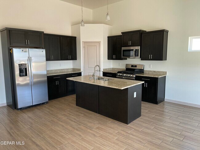 Foto del edificio - 14732 John McNeely Ave